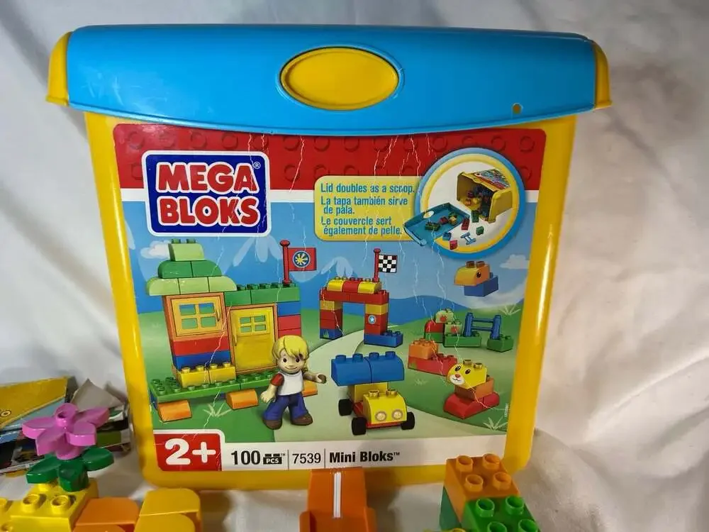 Assorted Mega Blocks multiple pieces see photos READ